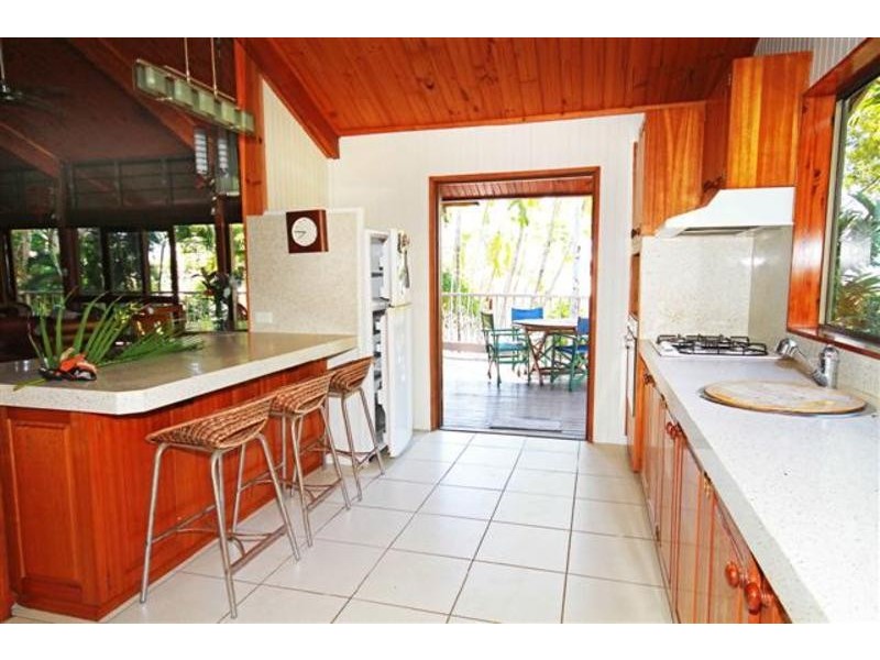2 Oak Beach Road, Oak Beach QLD 4877