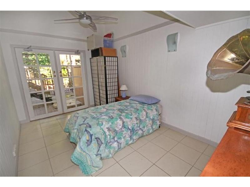 2 Oak Beach Road, Oak Beach QLD 4877