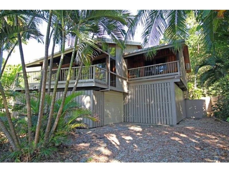 2 Oak Beach Road, Oak Beach QLD 4877