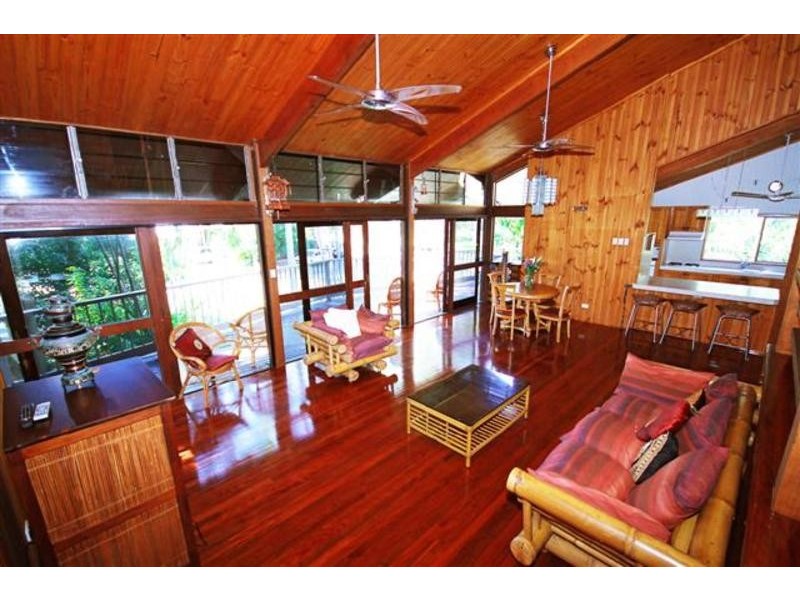 2 Oak Beach Road, Oak Beach QLD 4877