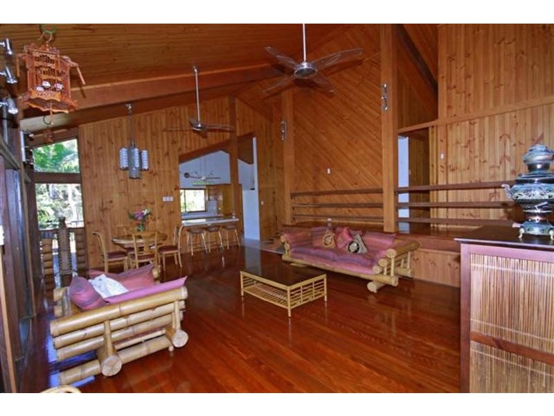 2 Oak Beach Road, Oak Beach QLD 4877