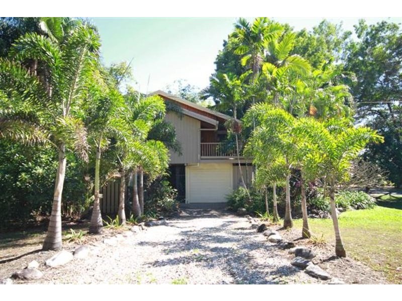 2 Oak Beach Road, Oak Beach QLD 4877