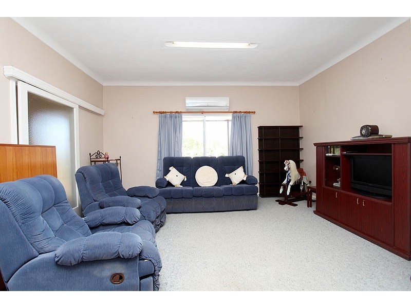 11 Yilgarn Street, Cunderdin WA 6407