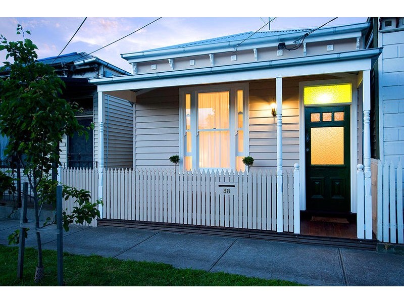 38 Walter St, Seddon VIC 3011