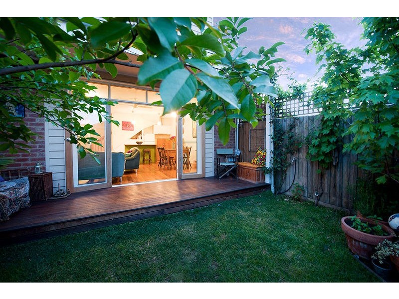 38 Walter St, Seddon VIC 3011