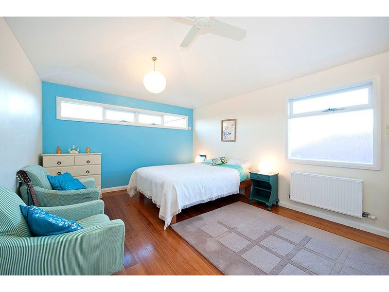 38 Walter St, Seddon VIC 3011