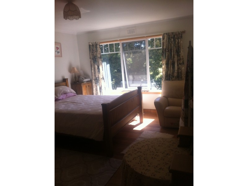 24 ELIZABETH STREET, Penguin TAS 7316