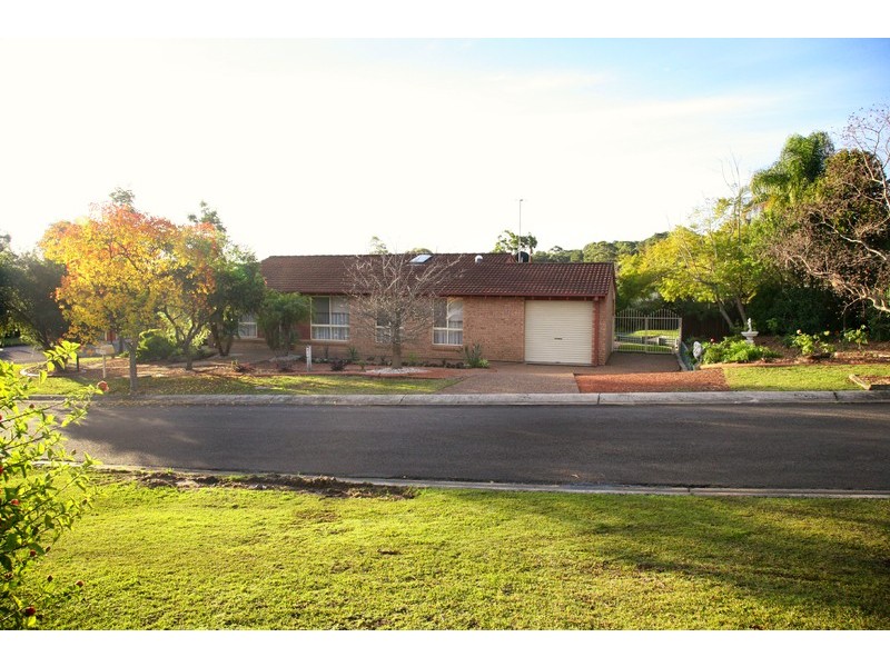16 Premier Way, Bateau Bay NSW 2261