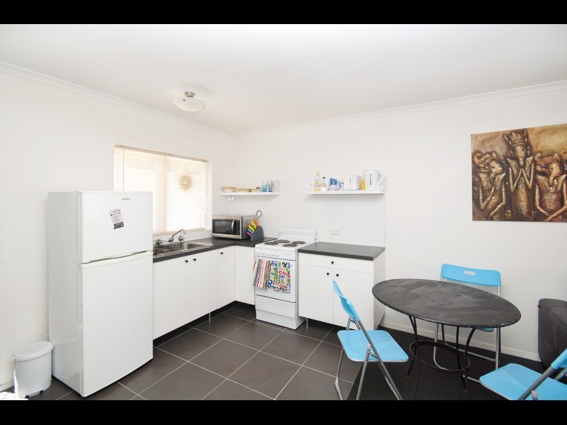 2/13 Ormond Rd, West Footscray VIC 3012