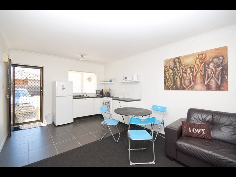 2/13 Ormond Rd, West Footscray VIC 3012