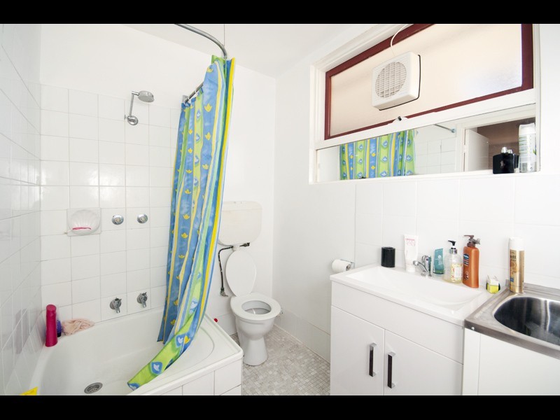 2/13 Ormond Rd, West Footscray VIC 3012