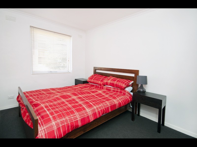 2/13 Ormond Rd, West Footscray VIC 3012