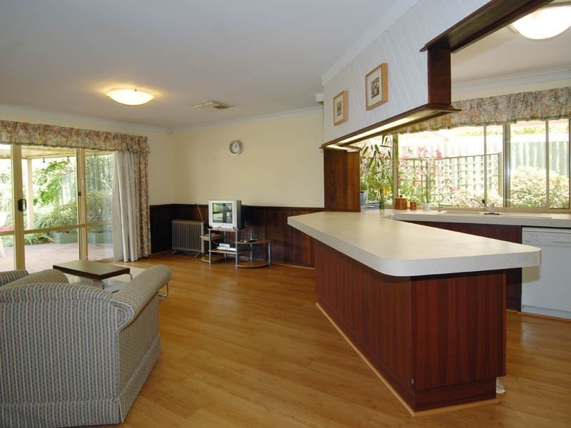 42 Urbahns Crescent, Bateman WA 6150