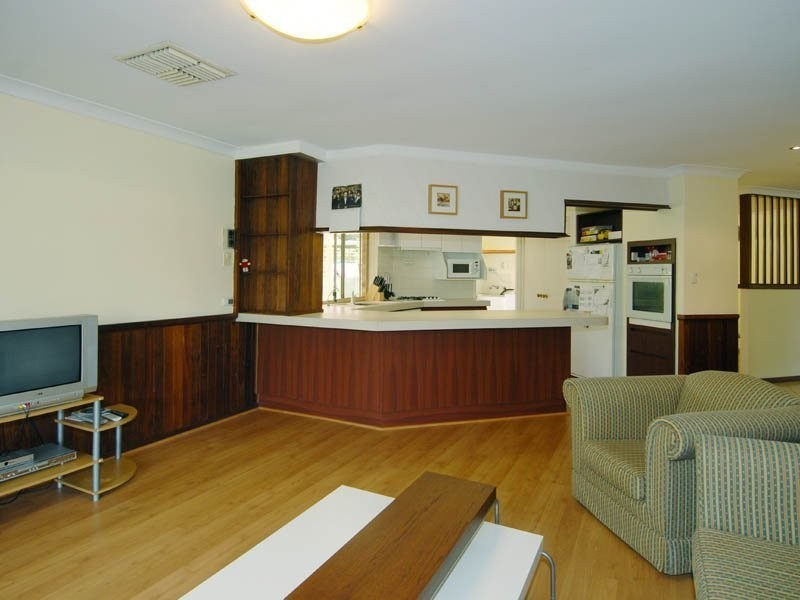 42 Urbahns Crescent, Bateman WA 6150