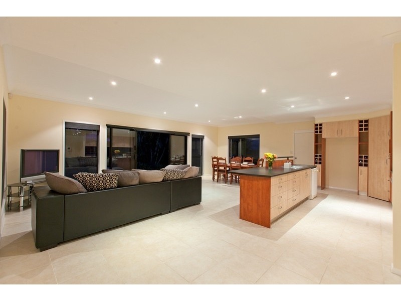 16 Irwin Place, Redland Bay QLD 4165