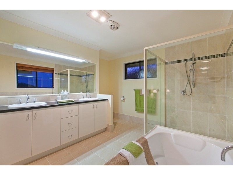 16 Irwin Place, Redland Bay QLD 4165