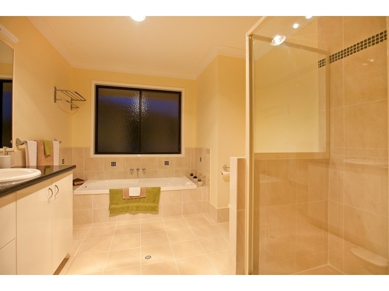 16 Irwin Place, Redland Bay QLD 4165