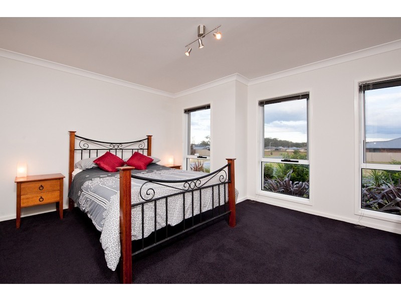 2 Mintbush Crescent, Worrigee NSW 2540