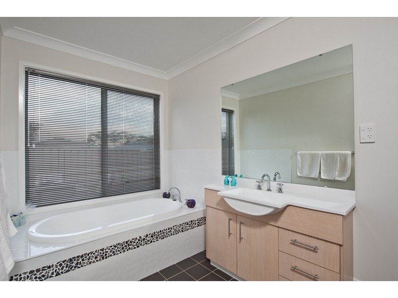 2 Mintbush Crescent, Worrigee NSW 2540