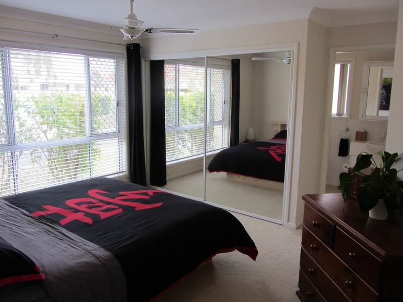 8 Dylan Street, Arundel QLD 4214