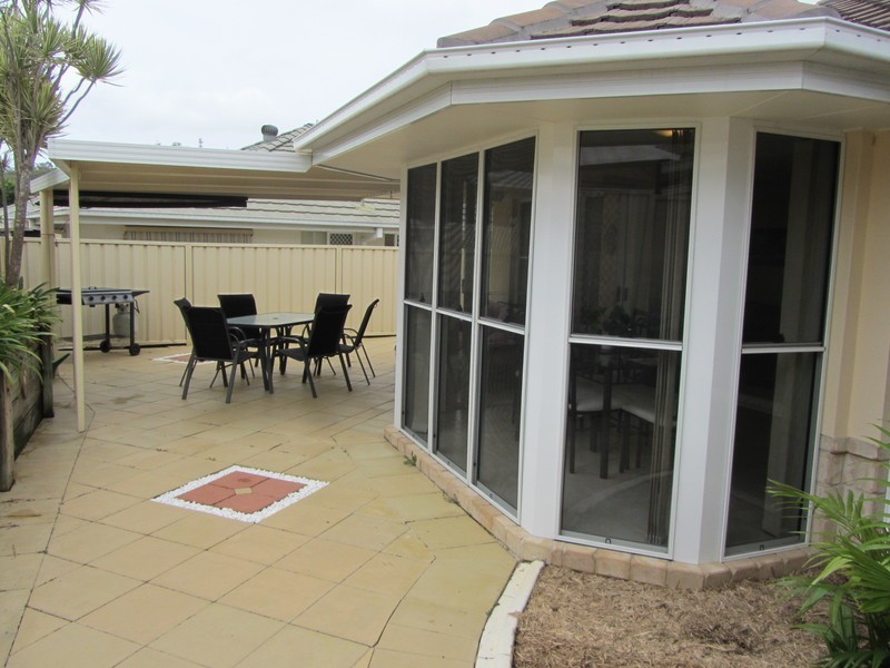 8 Dylan Street, Arundel QLD 4214