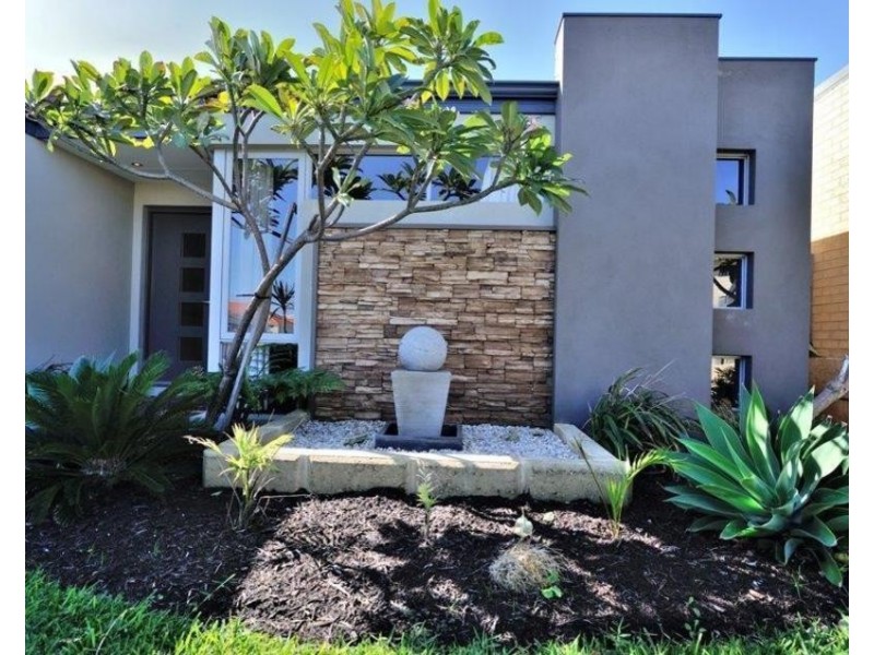 37 Marsdenia Rd, Halls Head WA 6210