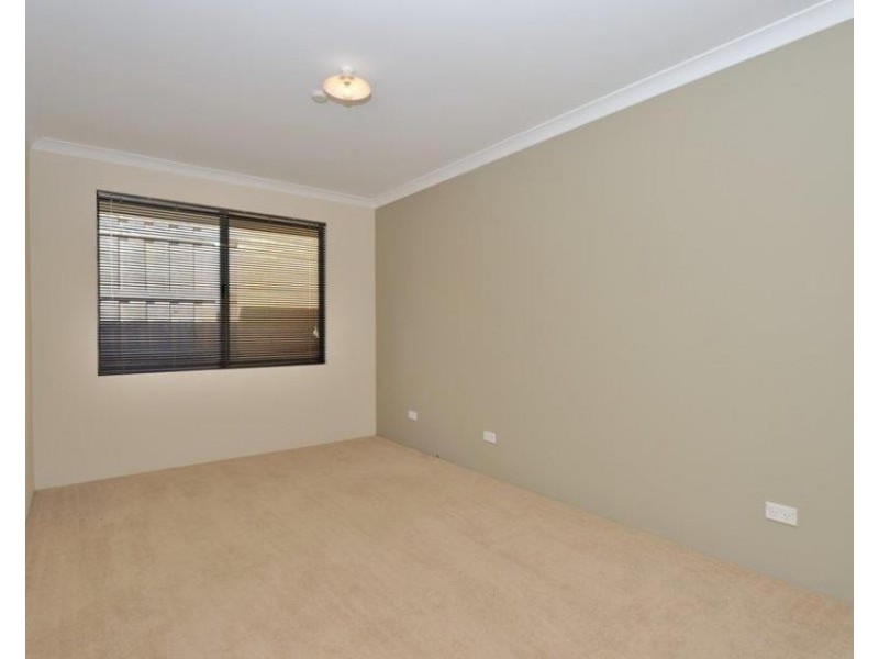 37 Marsdenia Rd, Halls Head WA 6210