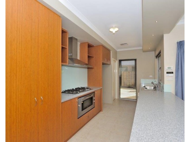 37 Marsdenia Rd, Halls Head WA 6210