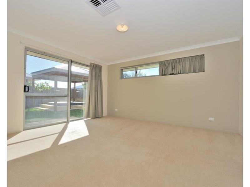 37 Marsdenia Rd, Halls Head WA 6210