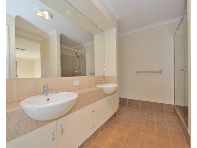 37 Marsdenia Rd, Halls Head WA 6210