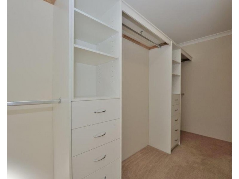 37 Marsdenia Rd, Halls Head WA 6210