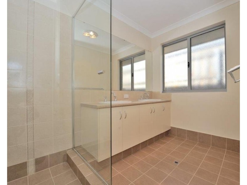 37 Marsdenia Rd, Halls Head WA 6210