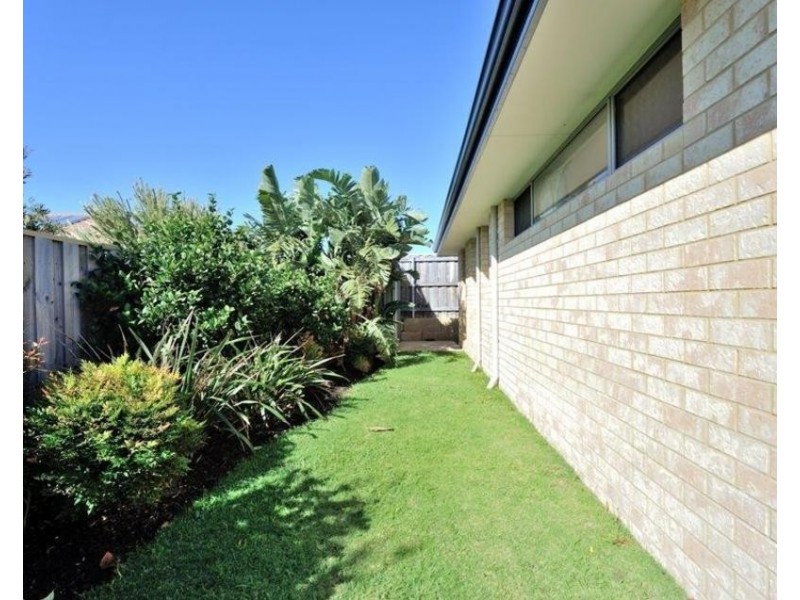 37 Marsdenia Rd, Halls Head WA 6210