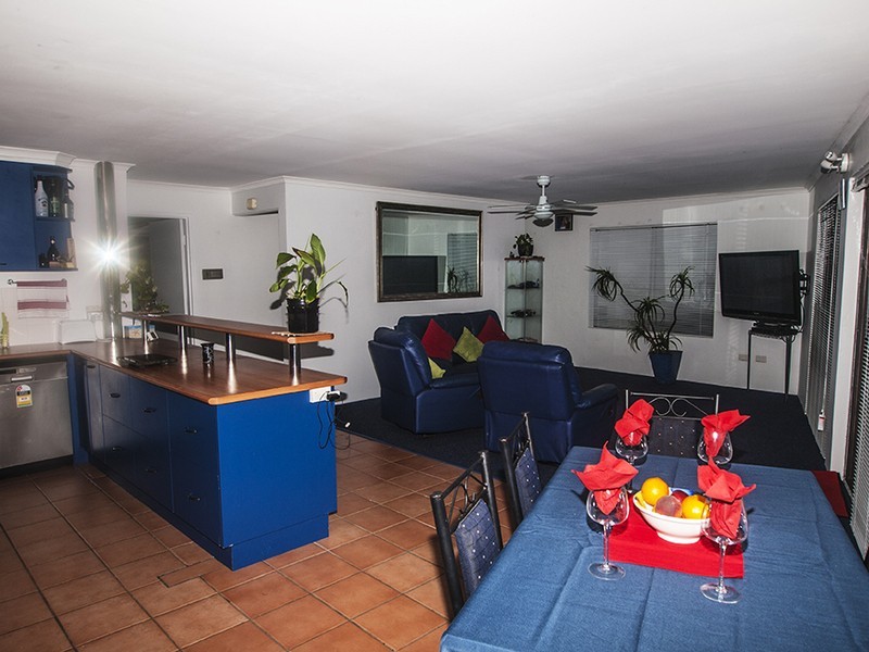 Unit 4/No 2 Orvieto Avenue, Mermaid Waters QLD 4218