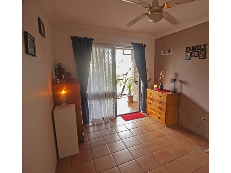 Unit 4/No 2 Orvieto Avenue, Mermaid Waters QLD 4218