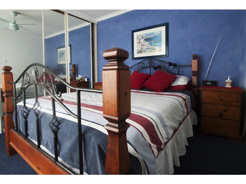 Unit 4/No 2 Orvieto Avenue, Mermaid Waters QLD 4218