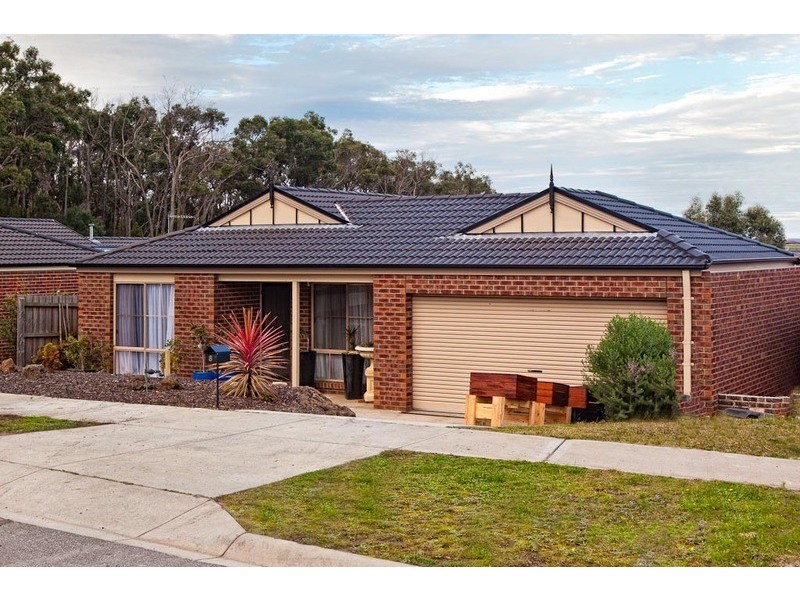 8 Johnsons Place, Pakenham VIC 3810