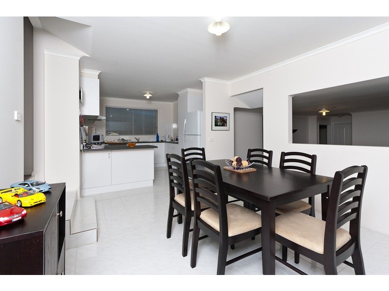 8 Johnsons Place, Pakenham VIC 3810