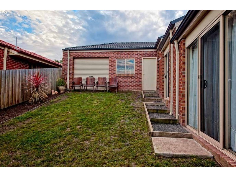 8 Johnsons Place, Pakenham VIC 3810