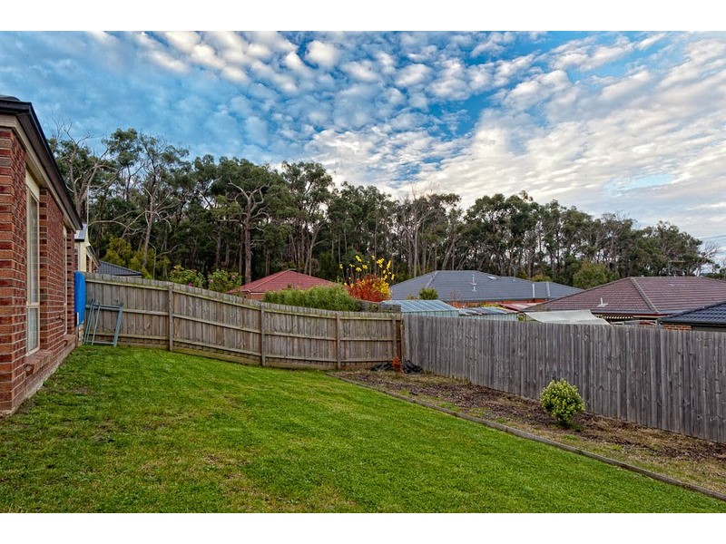8 Johnsons Place, Pakenham VIC 3810