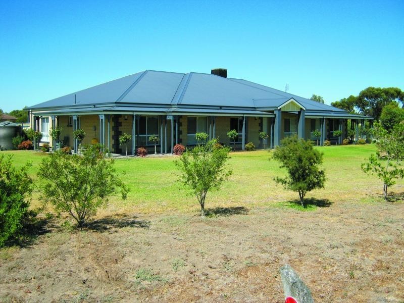 1 Coughlan Court, Kerang VIC 3579