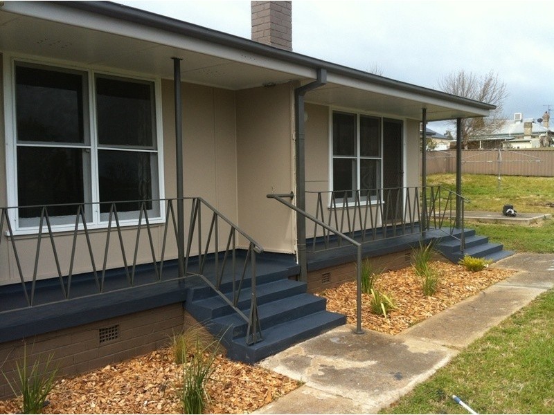 134  Neill st, Harden NSW 2587