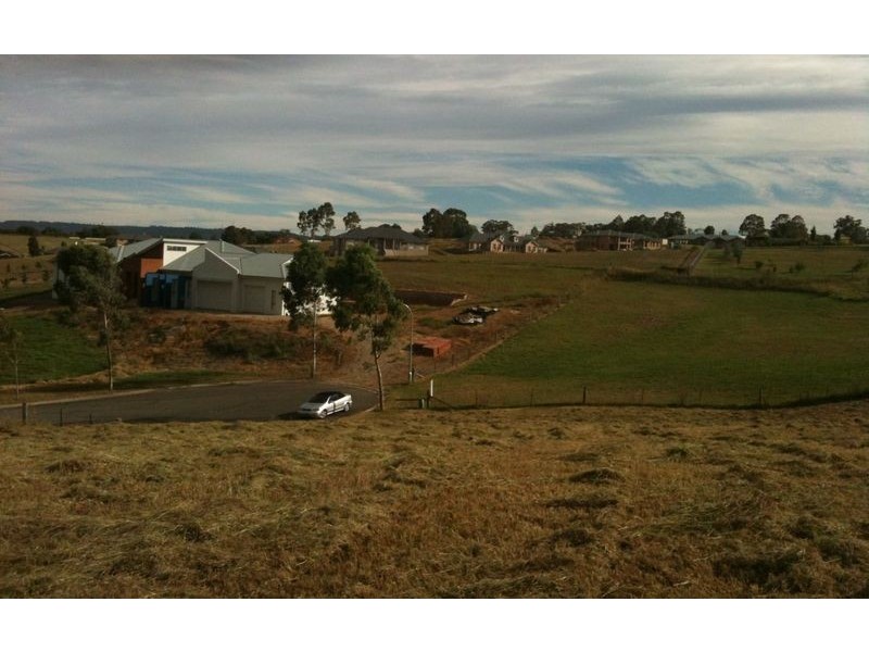 5 Yewens Circuit, Grasmere NSW 2570