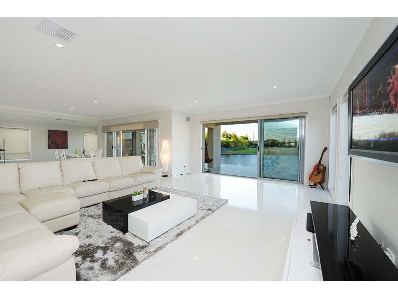 11 Abbey Court, Pelican Waters QLD 4551