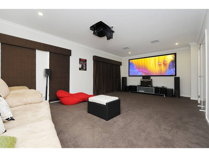 11 Abbey Court, Pelican Waters QLD 4551