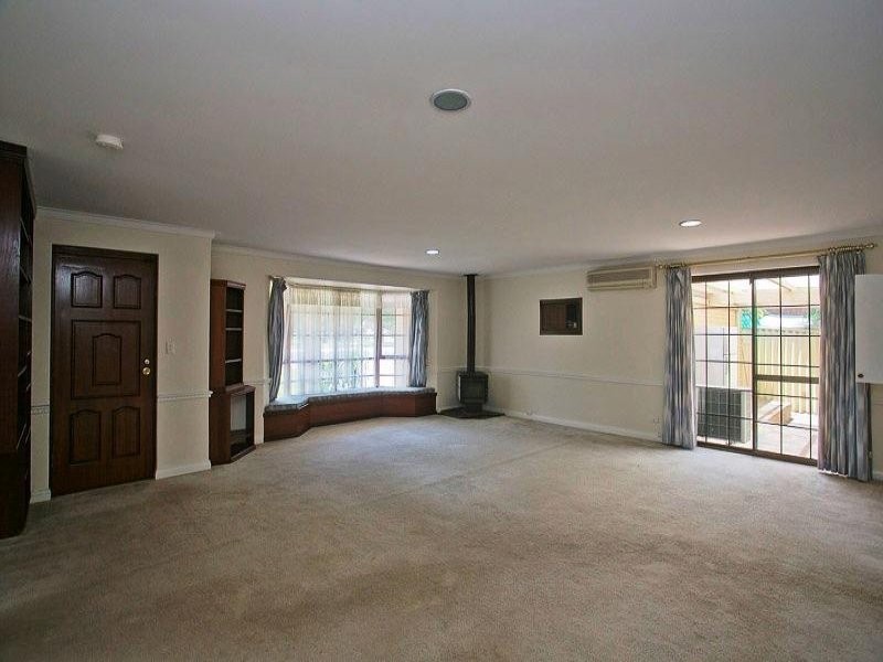 31 Kinross rd, Applecross WA 6153