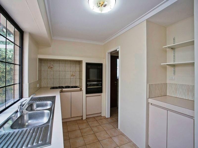 31 Kinross rd, Applecross WA 6153