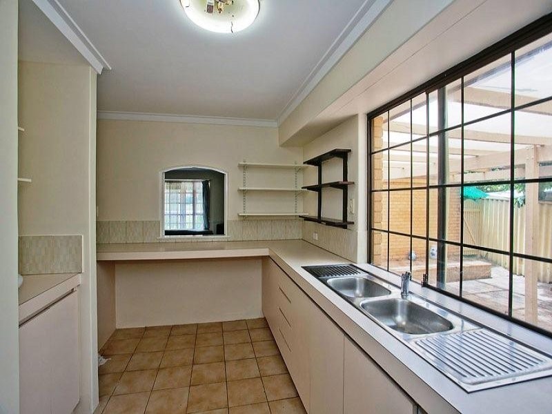 31 Kinross rd, Applecross WA 6153