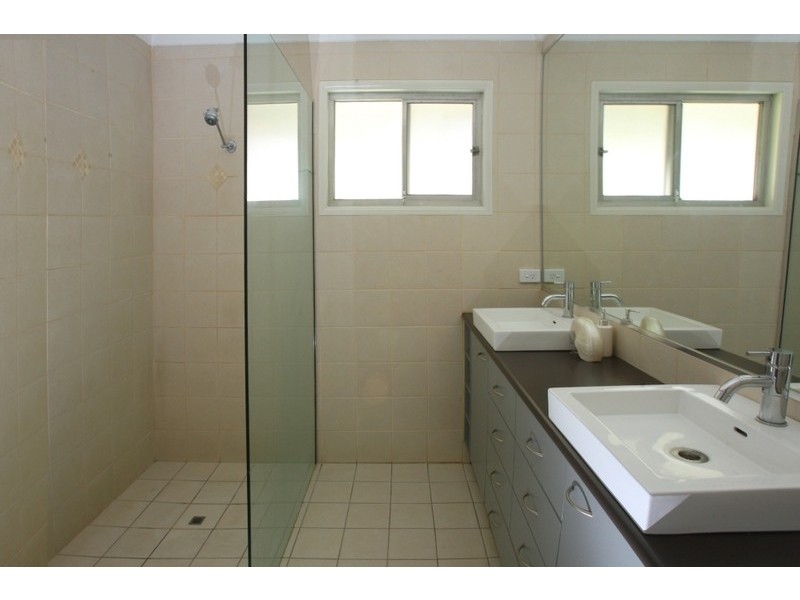 35 Mallawa Drive, Palm Beach QLD 4221