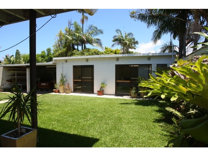 35 Mallawa Drive, Palm Beach QLD 4221